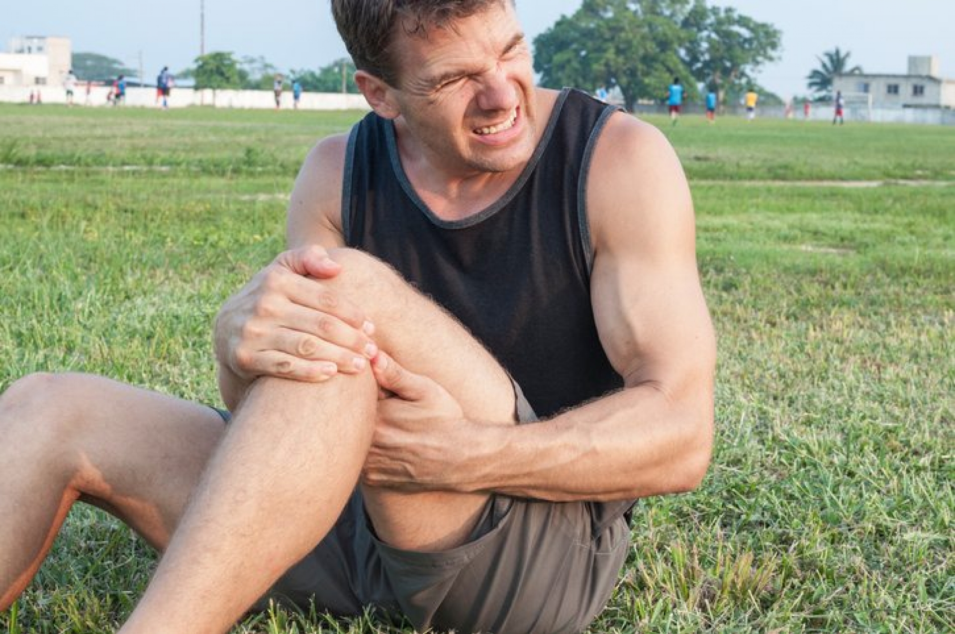 How to treat a muscle strain? image